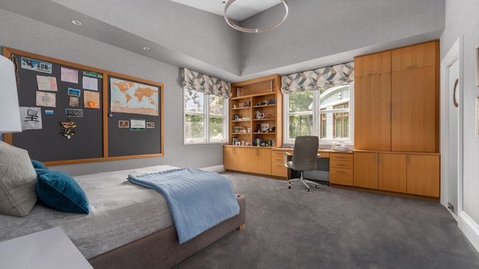 Home Office, Interior