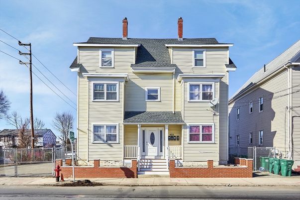 Exterior, Facade, Queen Anne Victorian