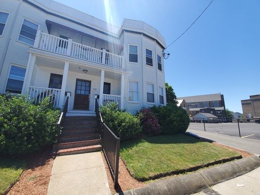 Exterior, Facade, Queen Anne Victorian