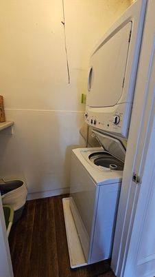 Interior, Utility Closets, Washer, Wood Texture Flooring