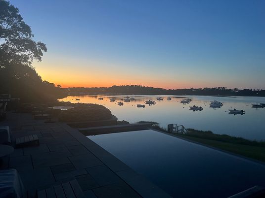Exterior, Lake