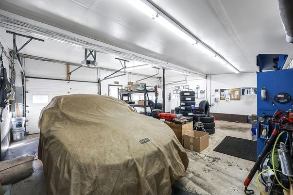 Garage, Interior