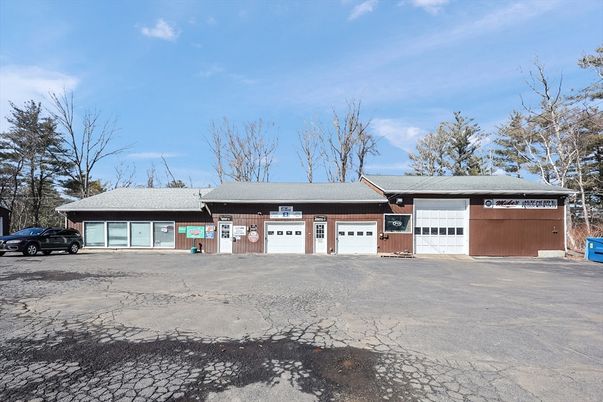 Attached, Exterior, Facade, Ranch