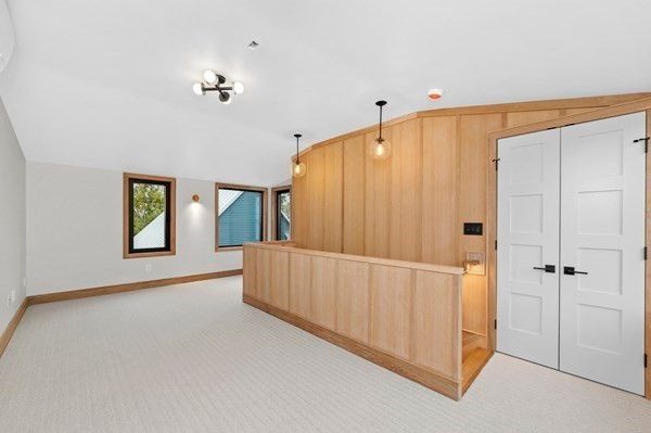 Empty room, Interior, Pendant Lights, Wooden Walls