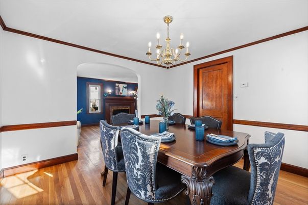 Chandelier, Dining room, Fireplace, Interior, Wood Texture Flooring