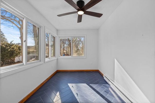 Empty room, Interior