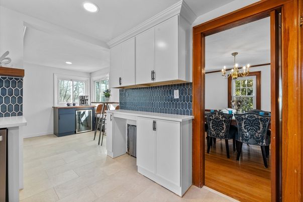 Chandelier, Dining room, Interior, Kitchen, Recessed Lighting, Wood Texture Flooring