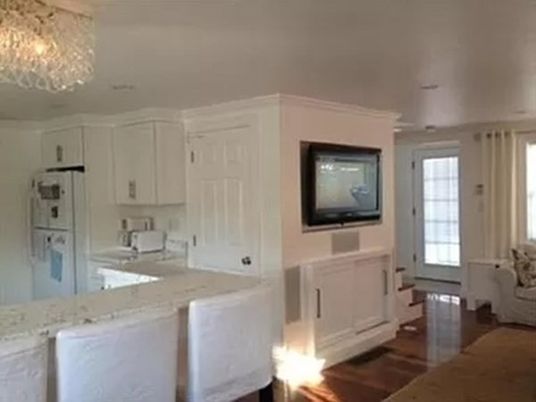 Chandelier, Interior, Kitchen, Wood Texture Flooring