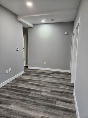 Empty room, Interior, Recessed Lighting, Wood Texture Flooring