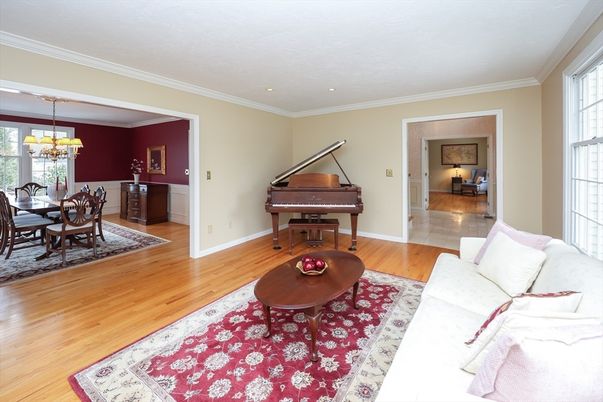 Chandelier, Dining room, Interior, Piano, Wood Texture Flooring