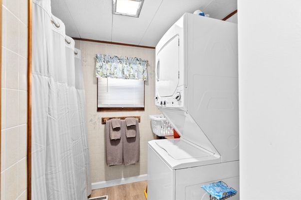 Interior, Utility Closets, Washer, Wood Texture Flooring
