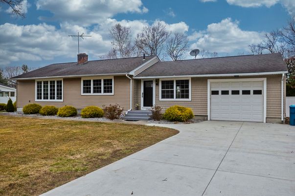 Attached, Exterior, Facade, Ranch
