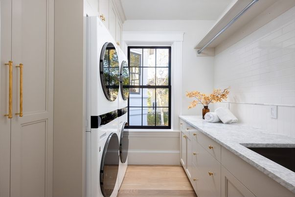 Interior, Utility Closets, Washer, Wood Texture Flooring