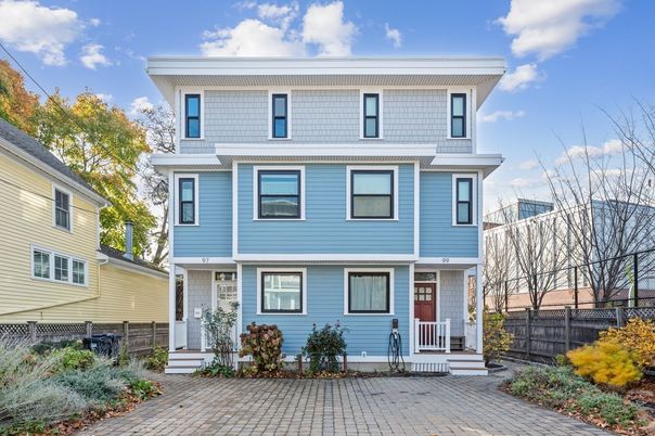 Exterior, Facade, American Foursquare