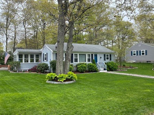 Backyard, Exterior, Facade, Cape Cod