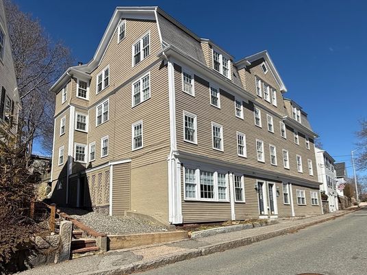 Exterior, Facade, Rowhouse