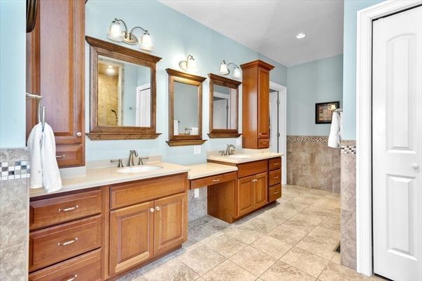 Bathroom, Dual Sink Vanities, Interior, Recessed Lighting