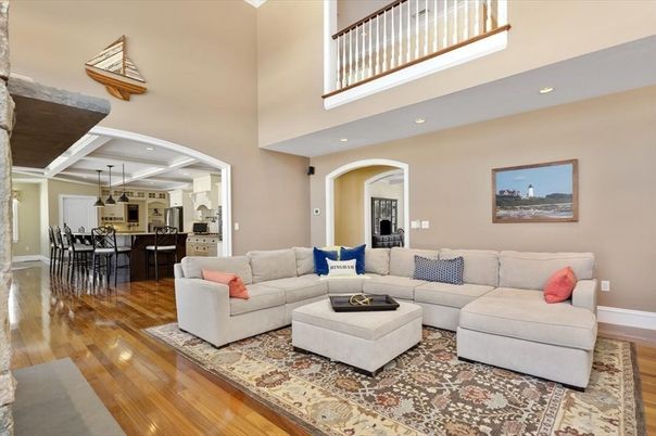 Dining room, Interior, Kitchen, Living room, Pendant Lights, Recessed Lighting, Wood Texture Flooring