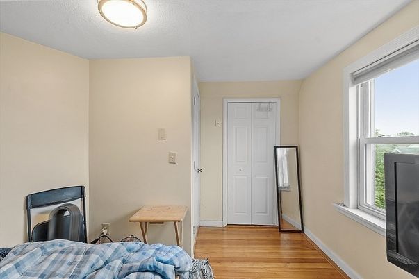 Interior, Washer, Wood Texture Flooring