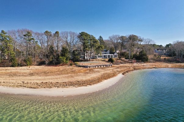 Exterior, Lake