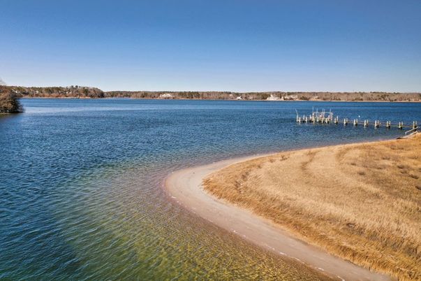 Exterior, Lake