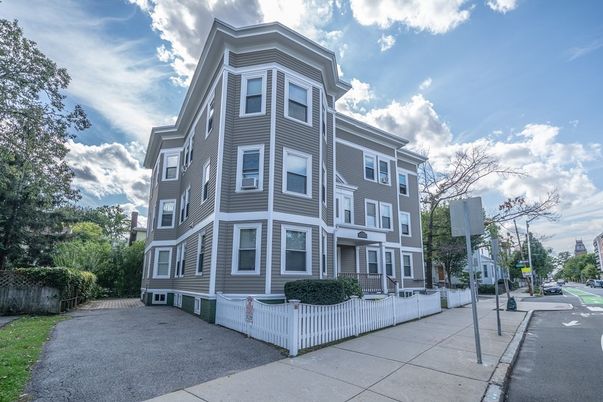 Exterior, Facade, Queen Anne Victorian
