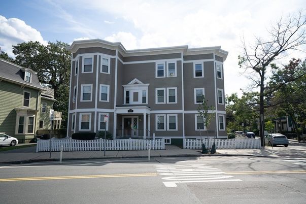 Exterior, Facade, Rowhouse