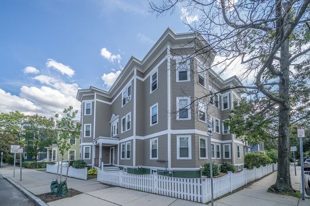 Exterior, Facade, Queen Anne Victorian