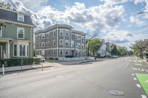 Exterior, Facade, Rowhouse