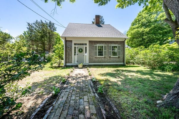 Backyard, Exterior, Facade, Cape Cod