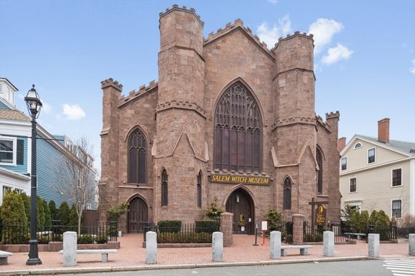 Exterior, Facade, Tudor Revival
