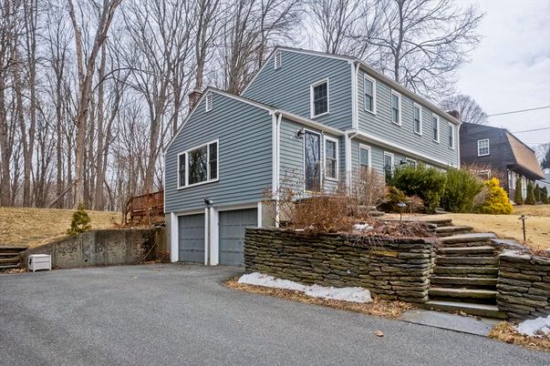 Attached, Exterior, Facade, Raised Ranch