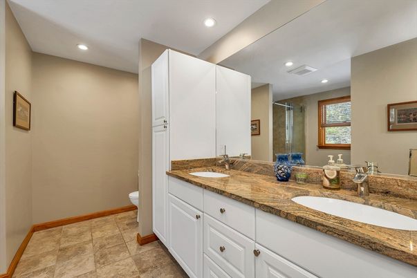 Bathroom, Dual Sink Vanities, Interior, Recessed Lighting