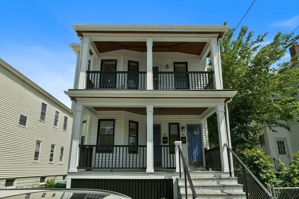Exterior, Facade, Queen Anne Victorian