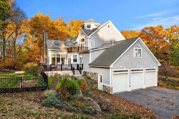 Attached, Exterior, Facade, Farmhouse
