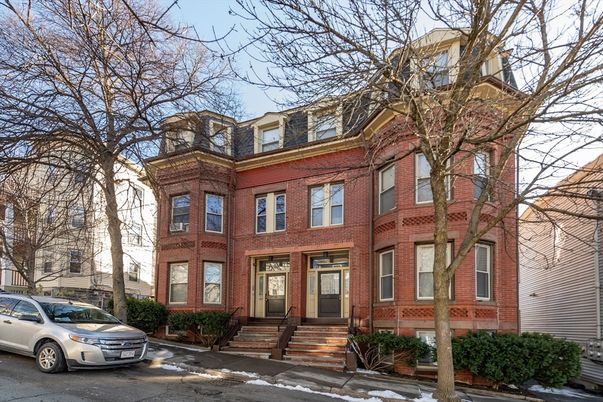 Exterior, Facade, Brick Facade, Rowhouse