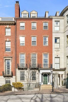 Exterior, Facade, Brick Facade, Rowhouse
