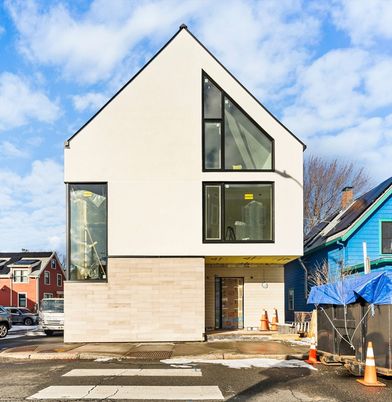 Exterior, Facade, Modern