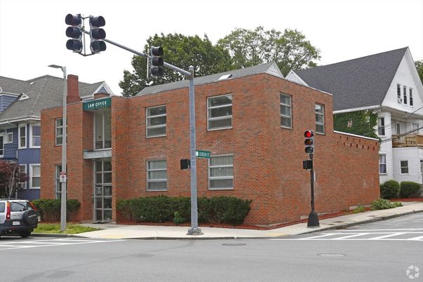 Exterior, Facade, Brick Facade, Georgian