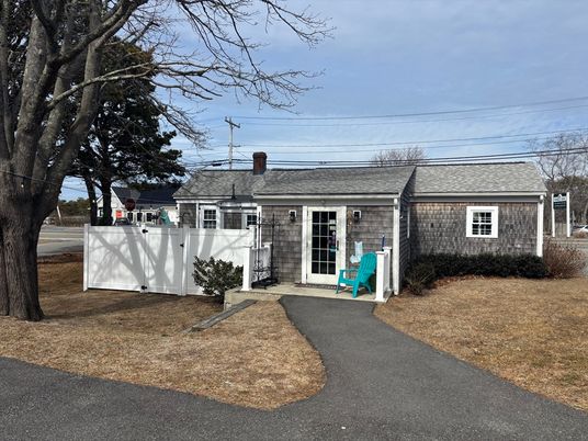 Exterior, Facade, Cape Cod