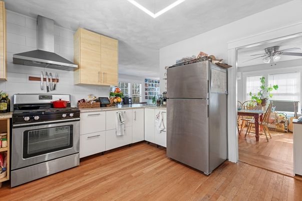 Dining room, Interior, Kitchen, Stainless Steel Appliances, Wood Texture Flooring