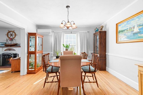Chandelier, Dining room, Fireplace, Interior, Wood Texture Flooring