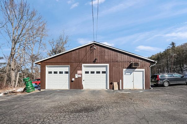 Detached Garage, Exterior