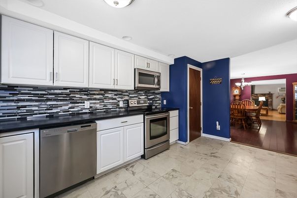 Chandelier, Dining room, Interior, Kitchen, Stainless Steel Appliances, Wood Texture Flooring