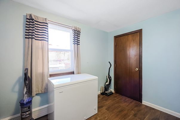 Interior, Washer, Wood Texture Flooring