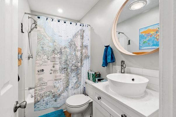 Bathroom, Interior, Recessed Lighting
