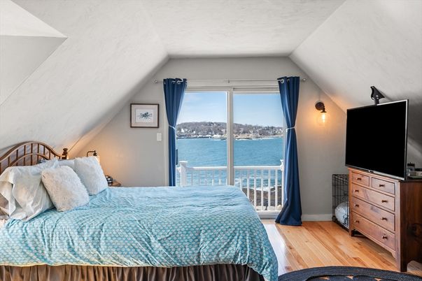 Bedroom, Interior, Water, Wood Texture Flooring
