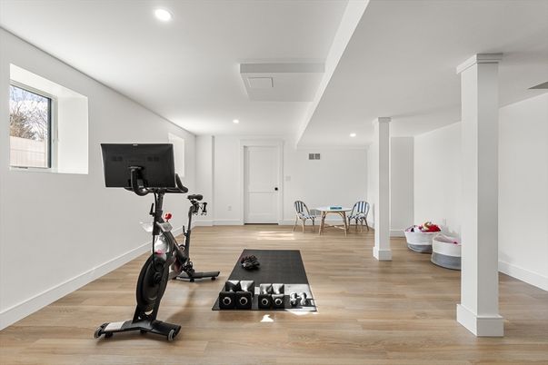 Fitness Equipment, Interior, Recessed Lighting, Wood Texture Flooring