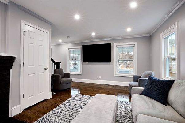 Interior, Living room, Recessed Lighting, Wood Texture Flooring