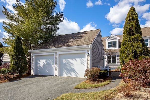 Attached, Exterior, Facade, Cape Cod
